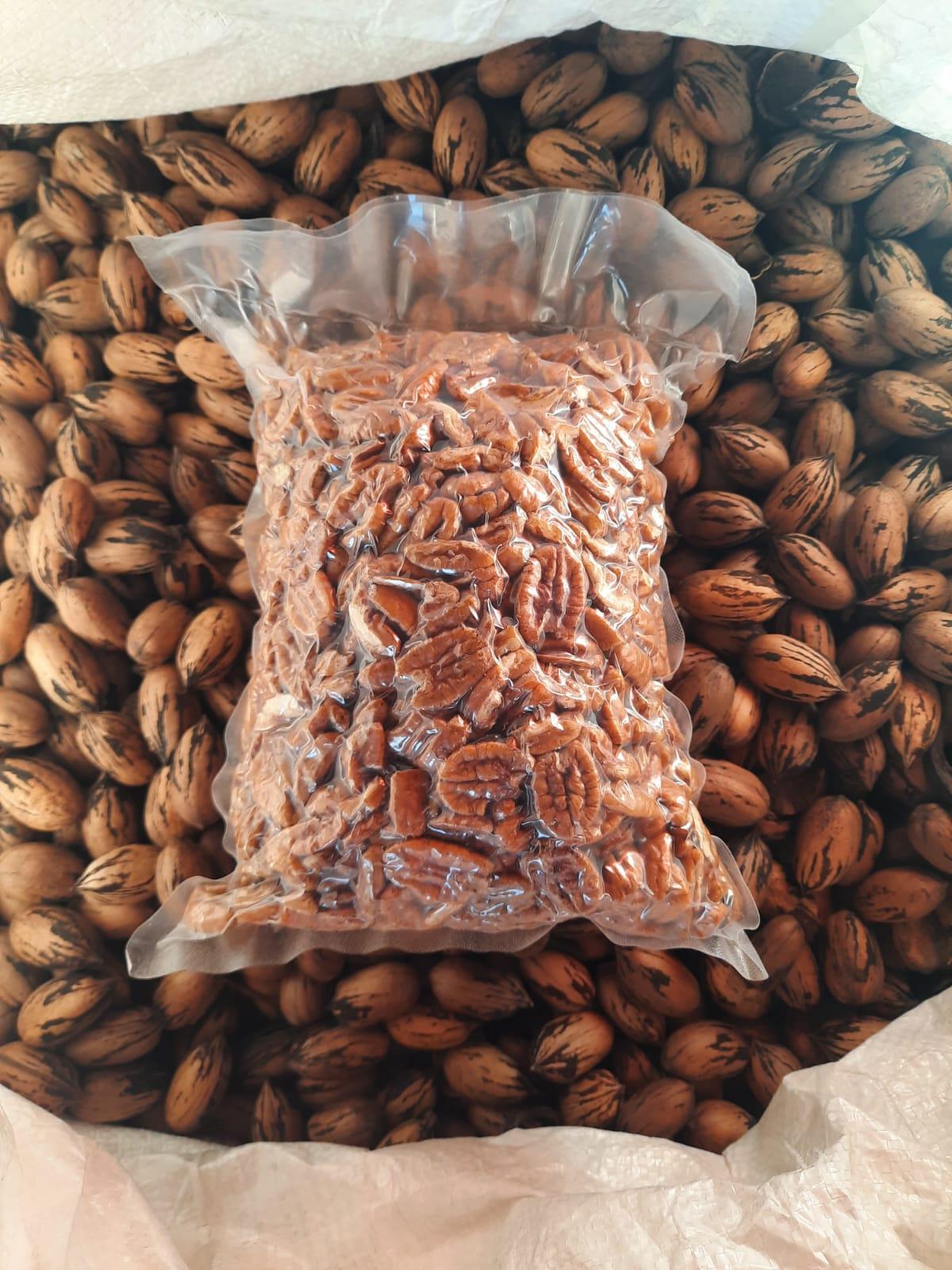 Vacuum-packed whole pecans